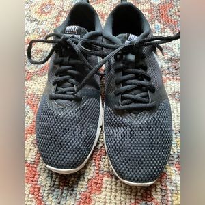 Nike women’s 2019 flex RN black sneakers Size Size 8